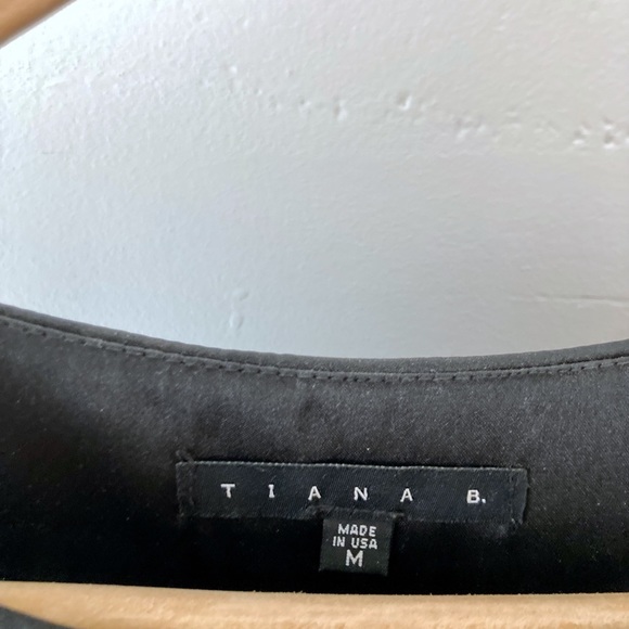 Little black cabaret style dress with satin details - Picture 3 of 5